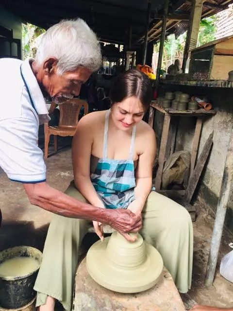 Pottery village hands-on activity with a local artisan